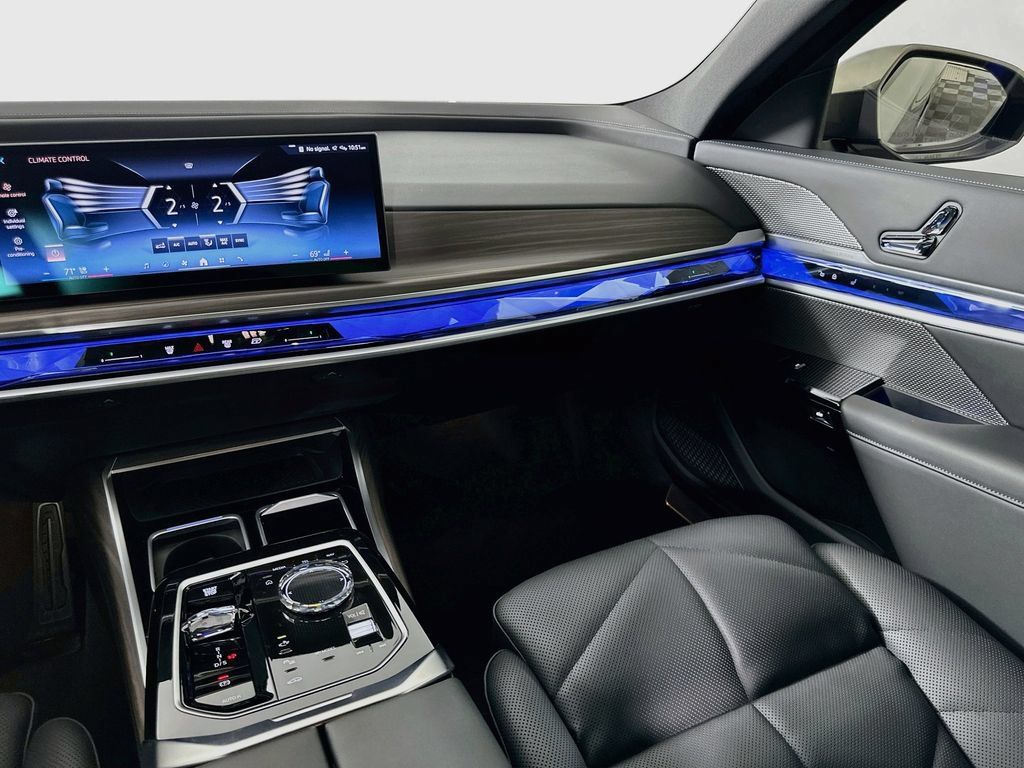 Certified 2025 BMW 740i w/ Premium Package RWD image 23