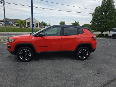 Used 2018 Jeep Compass Trailhawk w/ Leather Interior Group AWD/4WD image 2