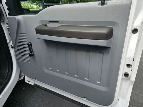 Used 2012 Ford F350 XL w/ Trailer Tow Pkg image 11