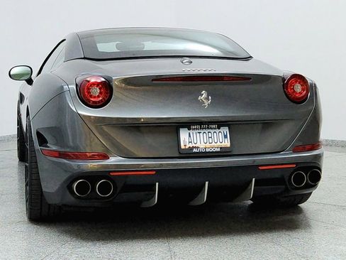Used 2018 Ferrari California T image 4