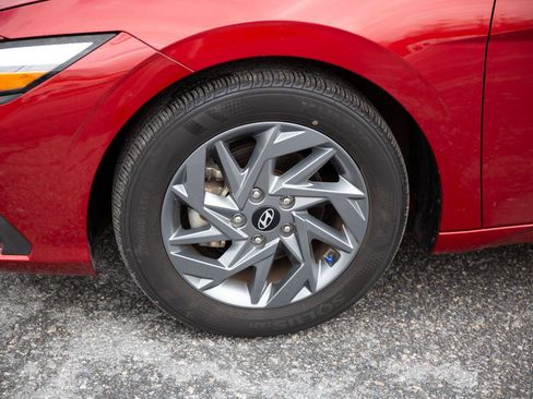 Used 2024 Hyundai Elantra SEL FWD image 9