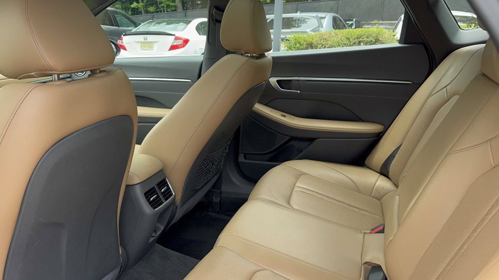 Used 2021 Hyundai Sonata Limited w/ Preferred Accessory Package FWD image 38