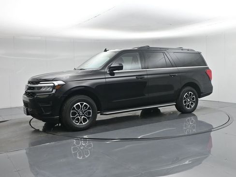 Used 2023 Ford Expedition Max XLT image 30
