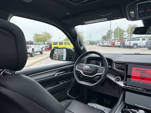 New 2025 Jeep Wagoneer L Series II w/ Convenience Group I image 57