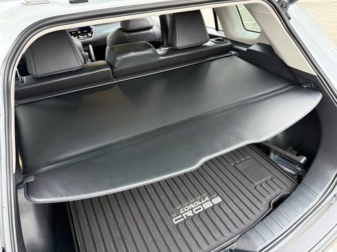 Certified 2025 Toyota Corolla Cross XLE image 33