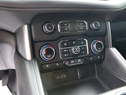 Used 2022 Chevrolet Tahoe Z71 w/ Luxury Package image 35