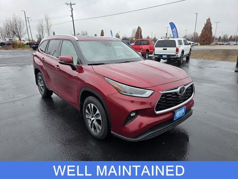 Used 2021 Toyota Highlander XLE image 3