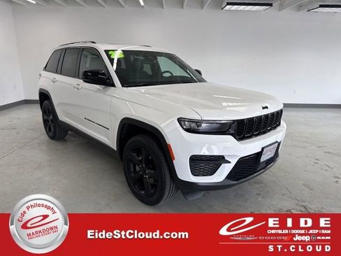 Used 2023 Jeep Grand Cherokee Altitude AWD/4WD image 1