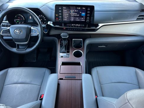 Used 2024 Toyota Sienna XLE image 13