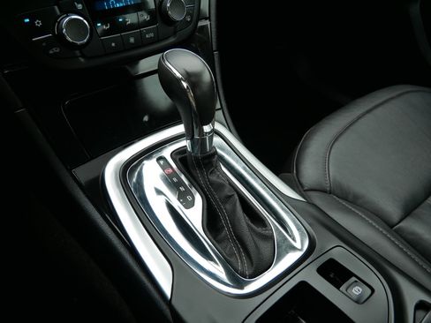Used 2013 Buick Regal Premium FWD image 24