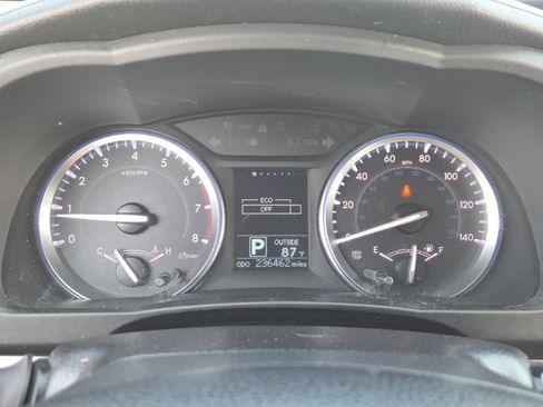 Used 2016 Toyota Highlander LE AWD/4WD image 27