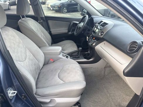 Used 2011 Toyota RAV4 4WD w/ Base L4 Extra Value Pkg image 18