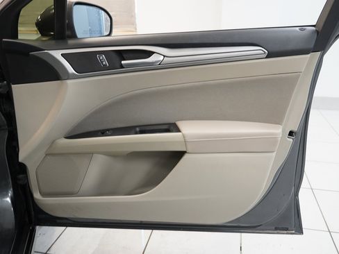 Used 2019 Ford Fusion SE image 29