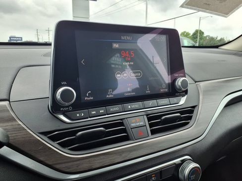 Used 2025 Nissan Altima 2.5 SV FWD image 23
