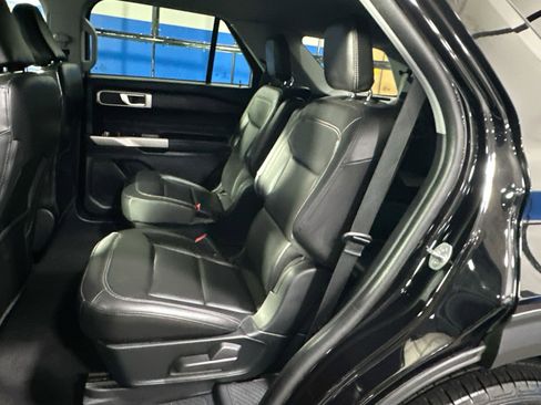 Used 2022 Ford Explorer XLT w/ Equipment Group 202A image 33