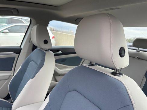 New 2026 Volkswagen Jetta SE image 11