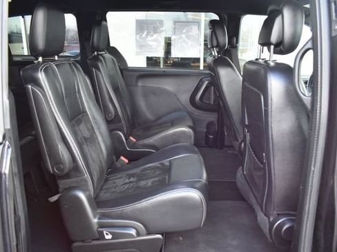 Used 2017 Dodge Grand Caravan SXT w/ Driver Convenience Group image 38