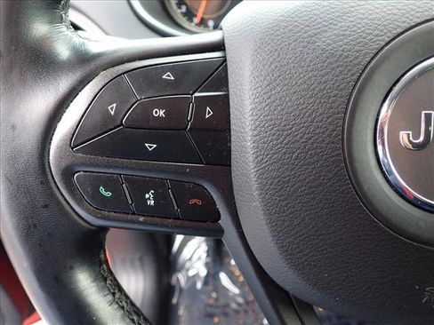 Used 2021 Jeep Cherokee Trailhawk w/ Technology Group AWD/4WD image 14