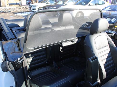Used 2014 Volkswagen Beetle TDI image 32