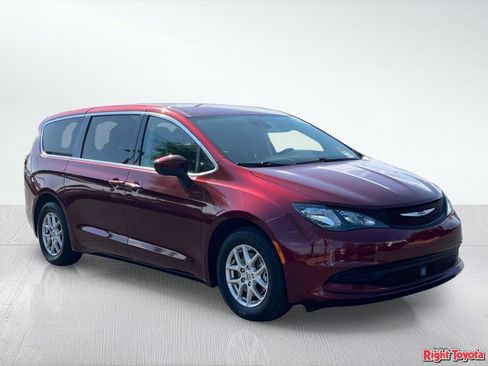 Used 2023 Chrysler Voyager LX FWD image 8