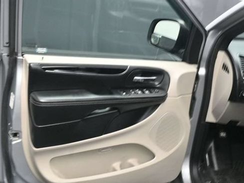 Used 2018 Dodge Grand Caravan SXT FWD image 10