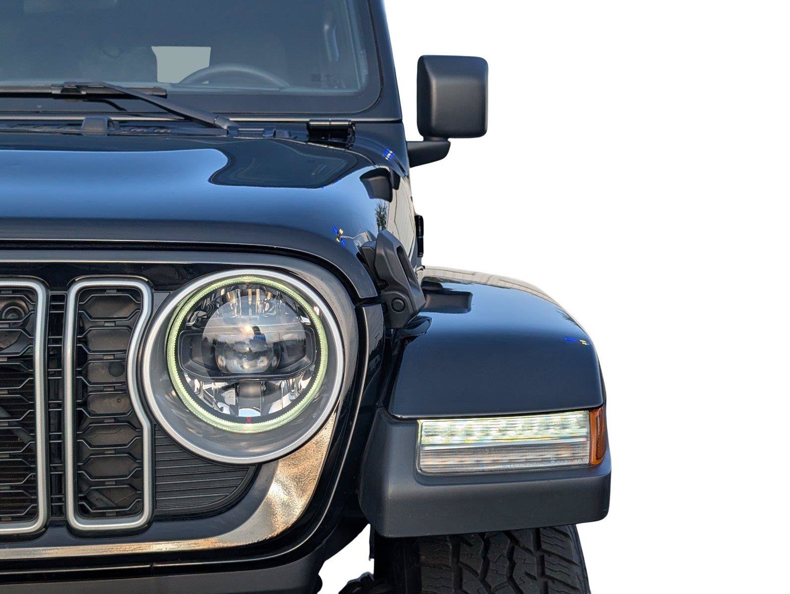 Used 2025 Jeep Wrangler Unlimited Sahara AWD/4WD image 35