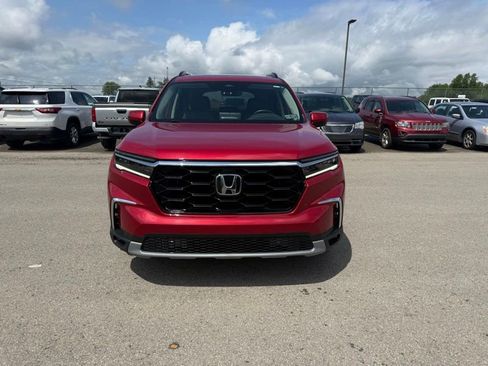 Used 2023 Honda Pilot Touring image 2