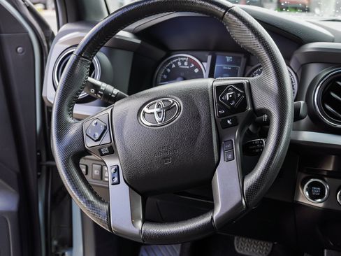 Certified 2022 Toyota Tacoma TRD Off-Road AWD/4WD image 29