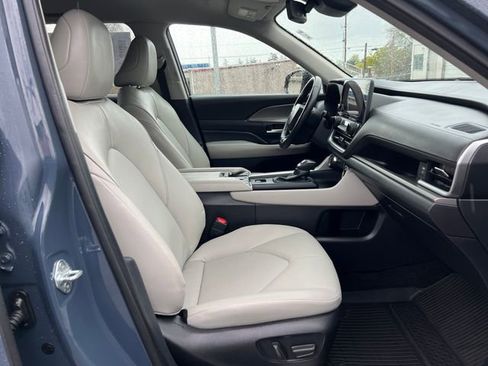 Used 2025 Toyota Grand Highlander AWD Hybrid image 11