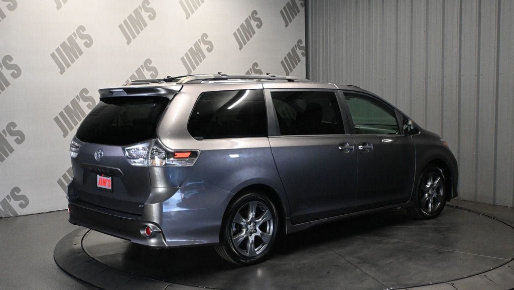 Used 2017 Toyota Sienna SE FWD image 5
