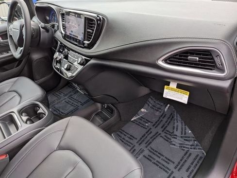 New 2027 Chrysler Pacifica Select FWD image 33