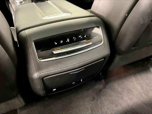 Used 2022 Cadillac Escalade ESV Sport AWD/4WD image 10