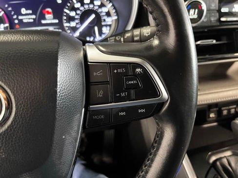 Used 2021 Toyota Highlander XLE FWD image 27