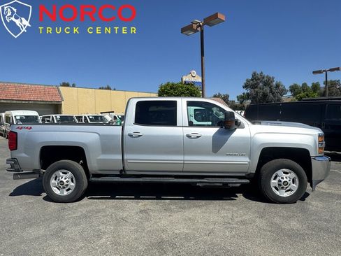 Used 2018 Chevrolet Silverado 2500 LT image 1