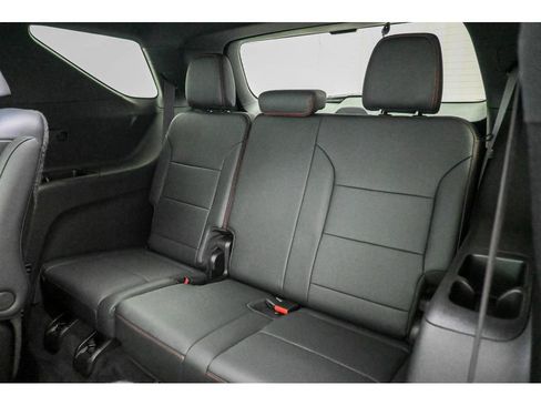 Used 2024 Chevrolet Traverse RS FWD image 24