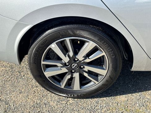 Used 2025 Nissan Versa SV image 28