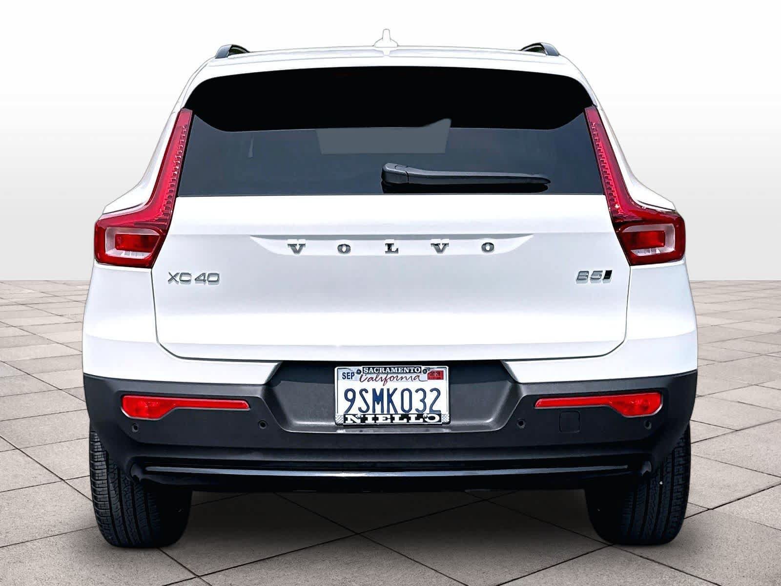 Used 2025 Volvo XC40 B5 Ultra AWD/4WD image 8