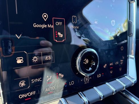 Used 2025 GMC Acadia Elevation image 22