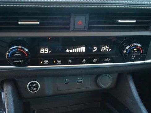 Used 2023 Nissan Rogue SV image 28