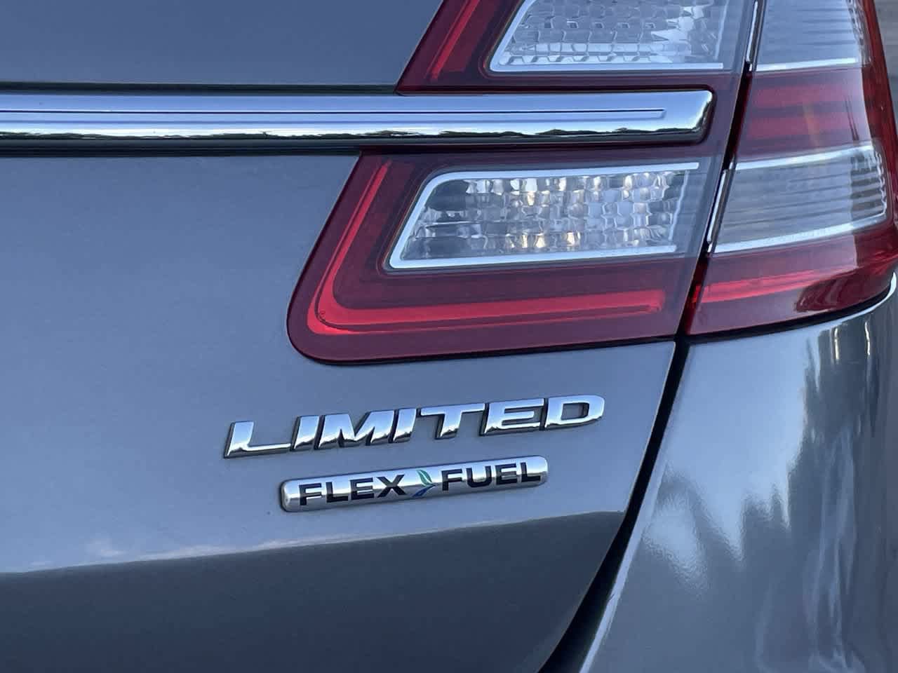 Used 2013 Ford Taurus Limited FWD image 35