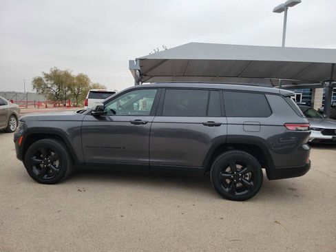 Used 2025 Jeep Grand Cherokee L Laredo image 3