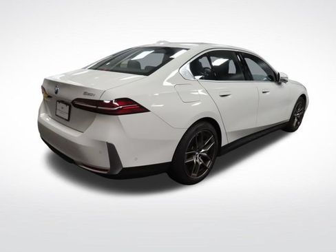 Used 2026 BMW 530i RWD image 5