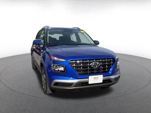 Used 2025 Hyundai Venue SEL FWD image 3