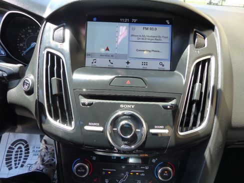 Used 2017 Ford Focus Titanium FWD image 33