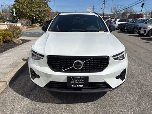 Used 2025 Volvo XC40 B5 Plus AWD/4WD image 8