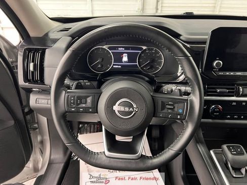 Used 2025 Nissan Pathfinder SV FWD image 46