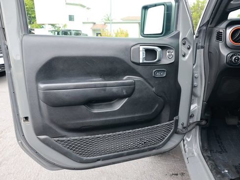 Used 2022 Jeep Gladiator Mojave w/ Cold Weather Group AWD/4WD image 16