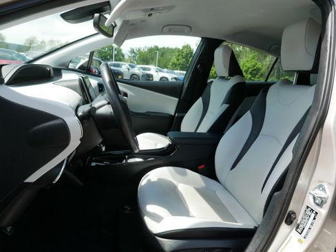 Used 2017 Toyota Prius Prime Advanced FWD image 35