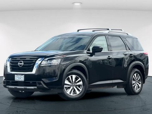 Used 2023 Nissan Pathfinder SL AWD/4WD image 1