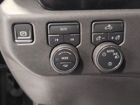 Used 2024 Chevrolet Silverado 1500 LT AWD/4WD image 10